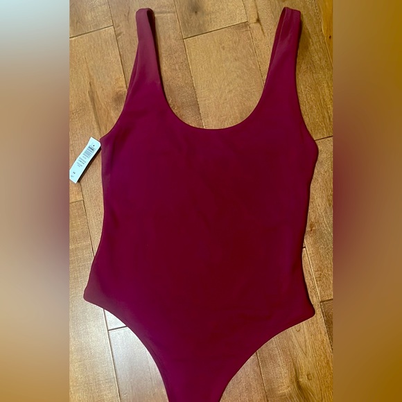 Babaton contour bodysuit in colour grapevine
- never worn, tags attached - Picture 2 of 2
